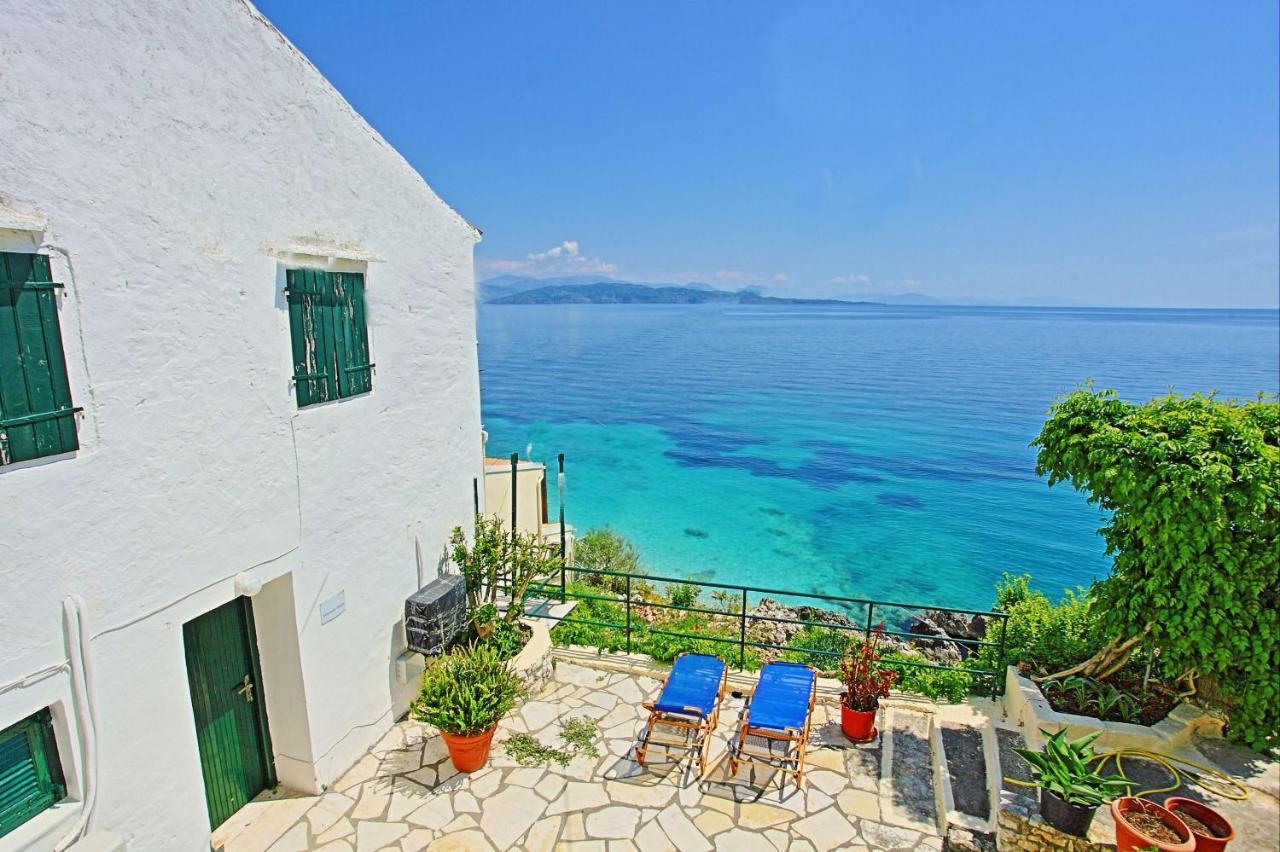 Sea Front Studio Alexandra Nisaki  Luaran gambar