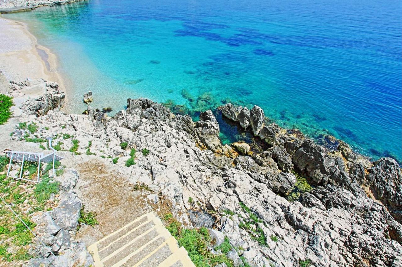 Sea Front Studio Alexandra Nisaki  Luaran gambar