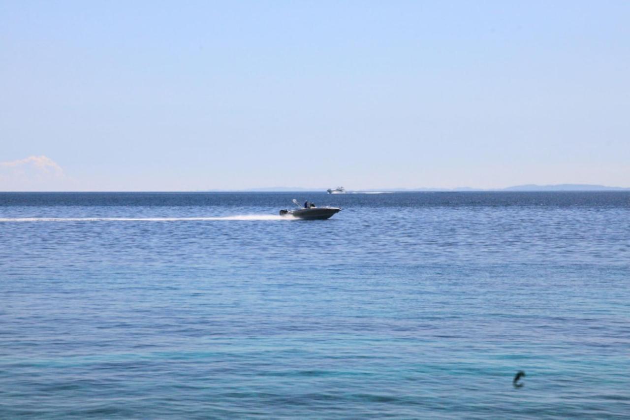 Sea Front Studio Alexandra Nisaki  Luaran gambar