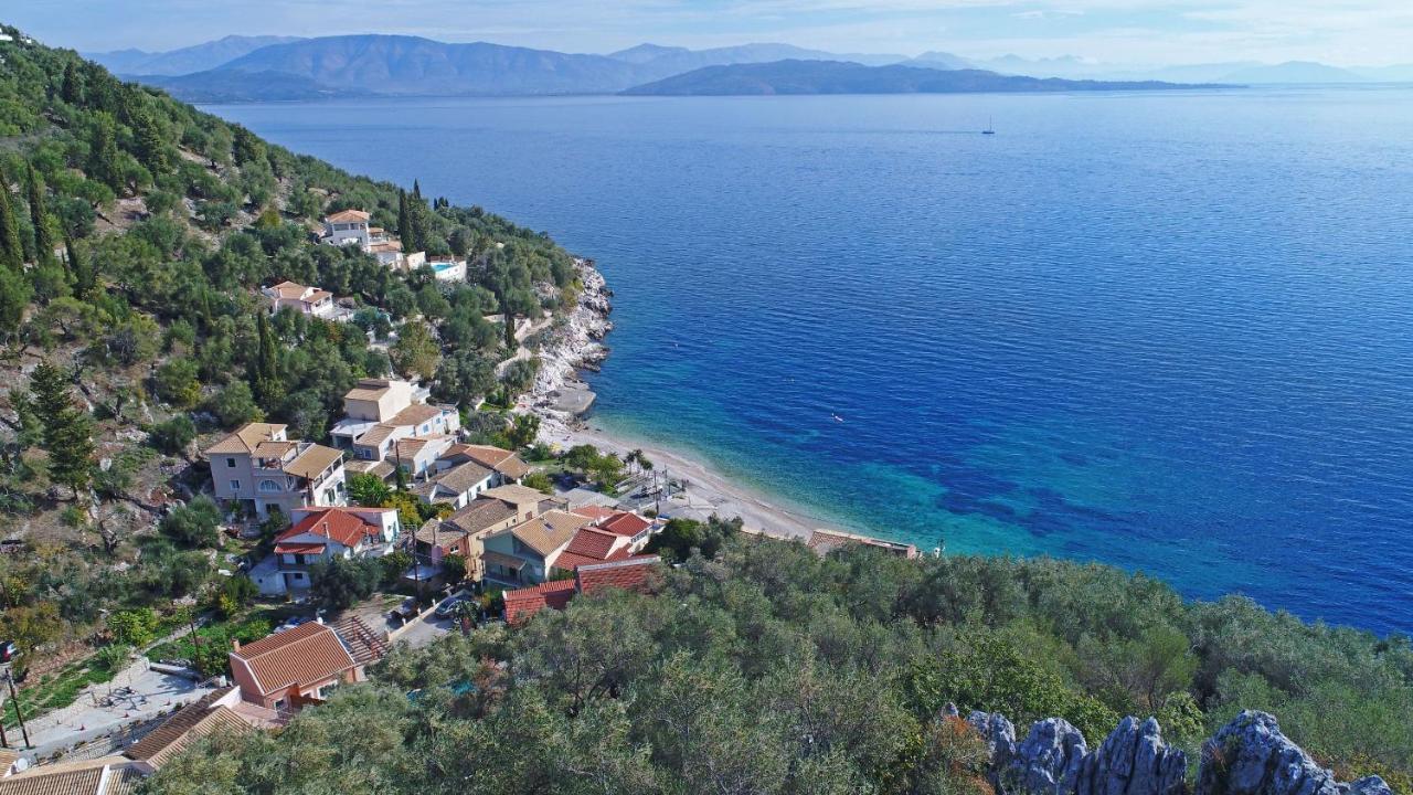 Sea Front Studio Alexandra Nisaki  Luaran gambar